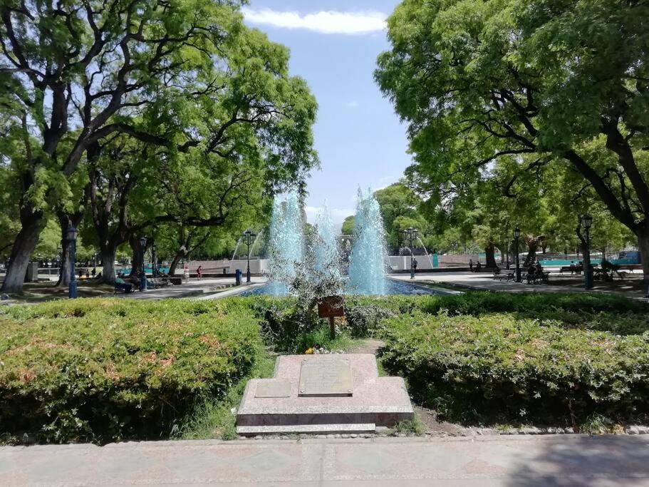 Apartamento PETIT RIVADAVIA en el corazón de Mendoza Exterior foto